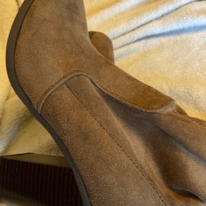 Women’s tan knee Hight boots good condition